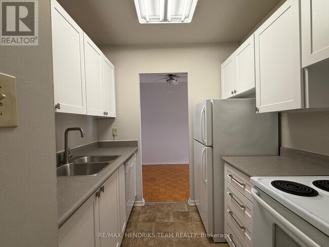 Photo - 49 Leaside Dr Unit 303