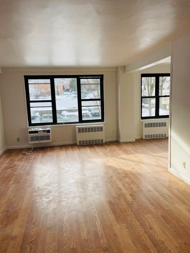 Building Photo - 47 Davis Ave Unit 3k