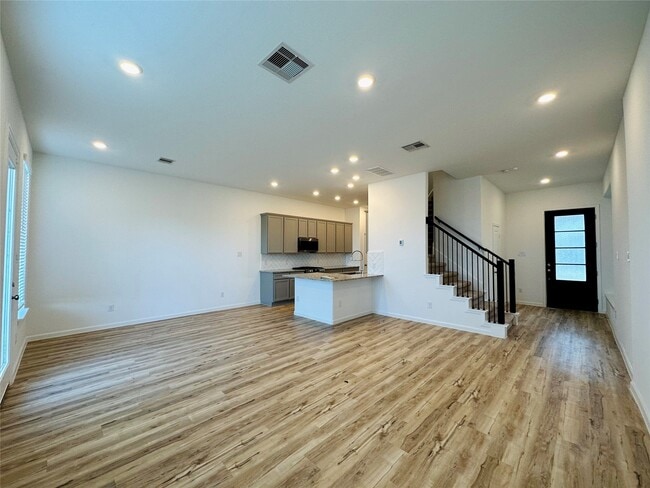 Photo - 4143 Champlain Wy