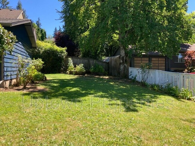 Photo - 16620 SW Oak St