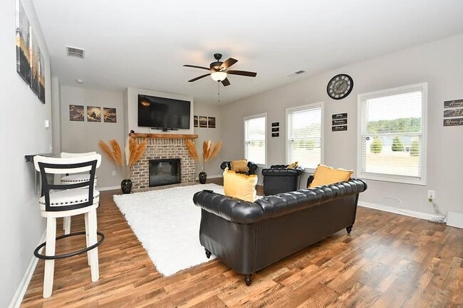 Photo - 208 Arrowwood Dr