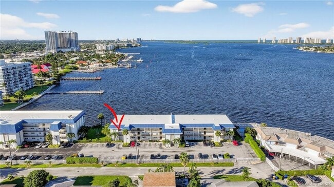 Building Photo - 400 Wilma Cir Unit 301