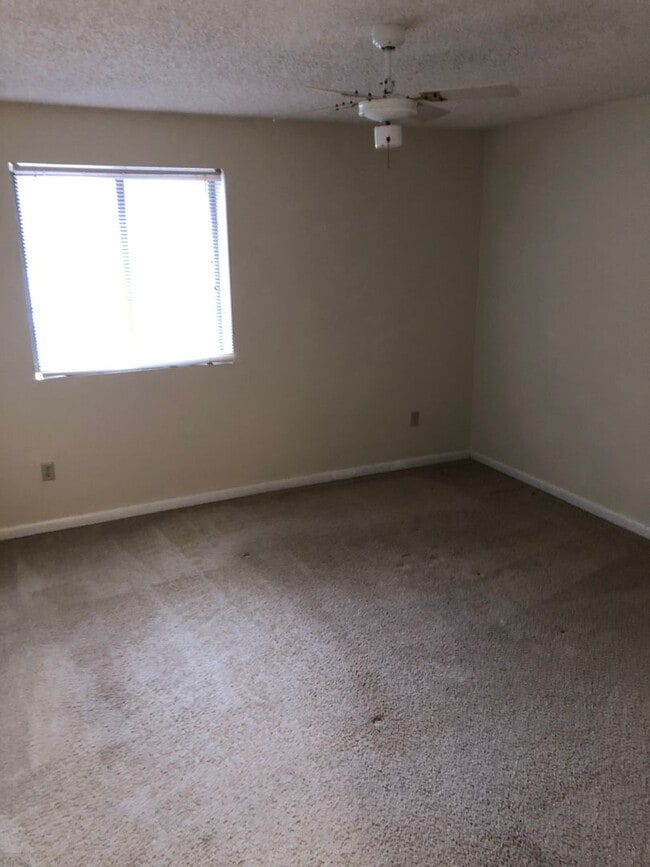 Building Photo - Great 1BR/1BA Unit 4