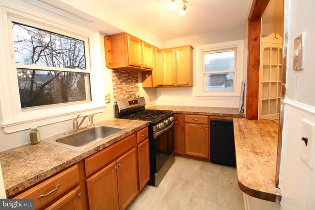 Photo - 2448 Pershing Ave