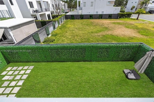 Photo - 10330 NW 68th St