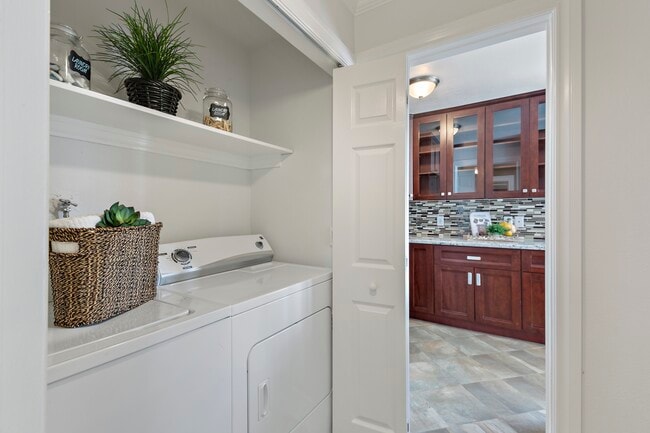 Photo - 1025 Shell Blvd Unit 7