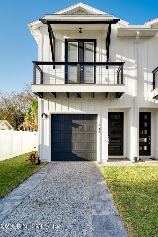 Building Photo - 817 7th Ave N