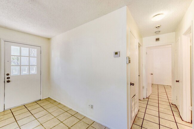 Photo - 2928 E 12th St