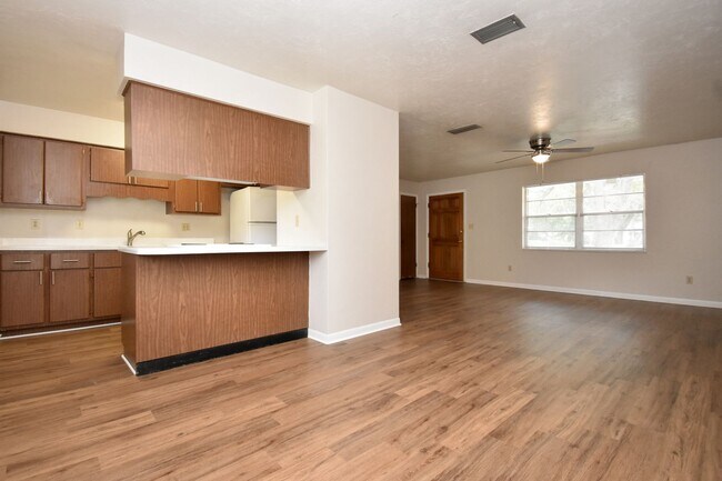 Photo - Recently Updated 3-Bedroom, 2-Bathroom Hom...