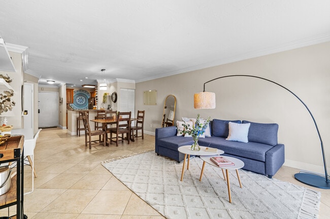Building Photo - 6815 Edgewater Dr Unit # 104 Rental