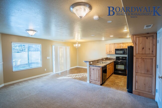 Building Photo - 3 Bed 3 Bath in Layton