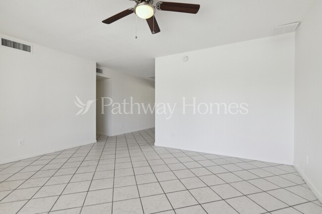 Photo - 2002 N 47th Ave