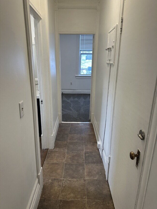 Photo - "Charming Studio Retreat on East 3rd Street – Your Cozy Duluth Escape!"