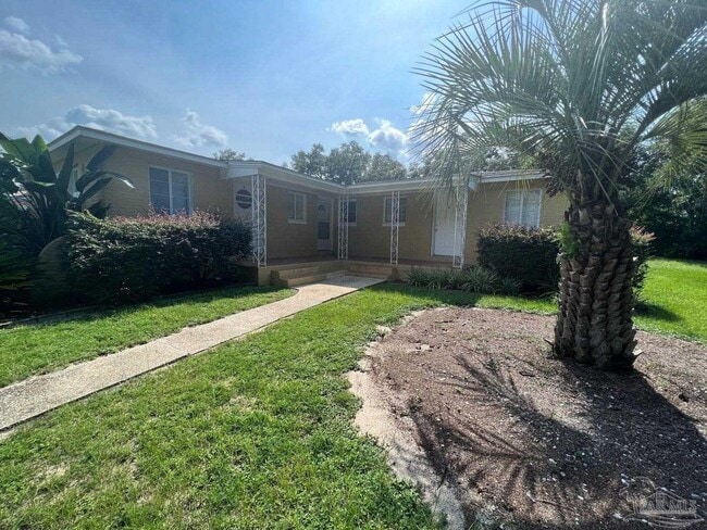 Building Photo - 205 Holmes Dr