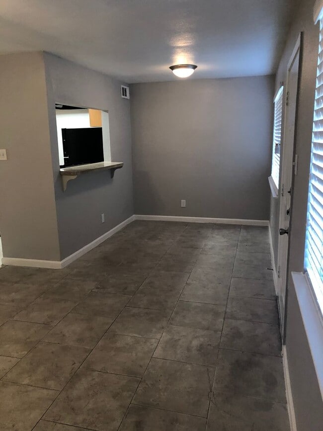 Photo - Waverly Apartments