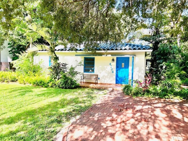 Building Photo - 4724 SW 64th Ct Rental