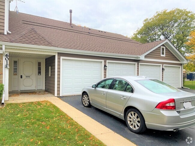 Building Photo - 601 Hanover Ct Unit Z1 Rental