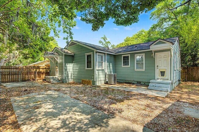Photo - 2149 Vermont Ave