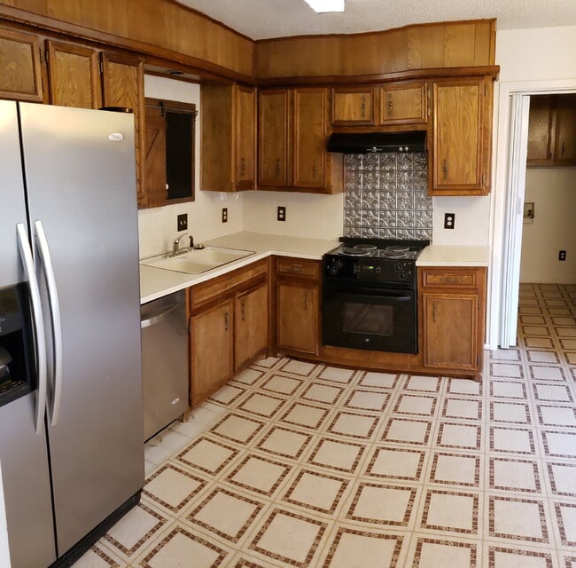 Photo - Location Location. 3/2/2 Adorable Home