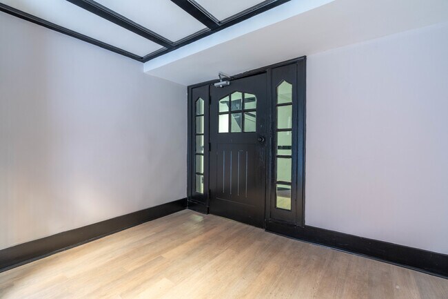 Photo - 7420 N Damen Ave