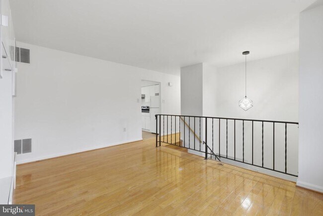 Photo - 4904 Hollywood Rd