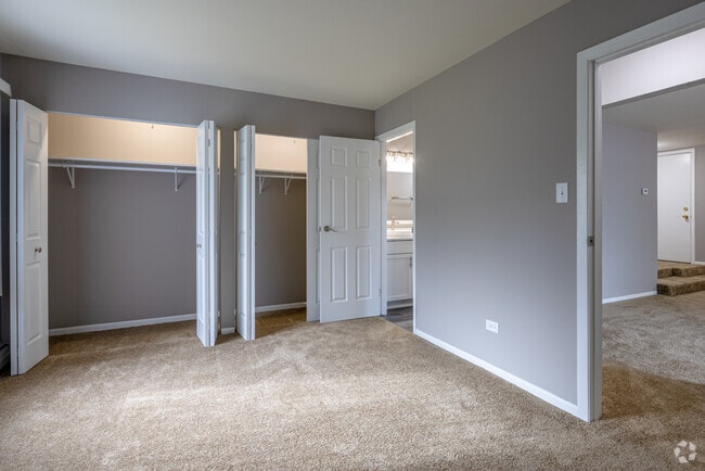 2BR, 1BA - 984SF - Primary Bedroom - Deep Lake Hermitage