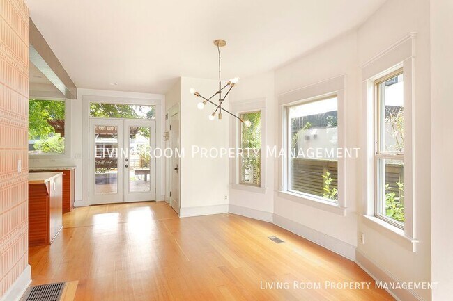 Photo - Showstopper in the Heart of No Po!  **Pric...