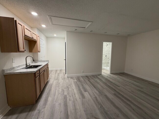 Photo - 1353 Blythe Ave Unit 1