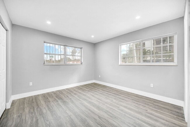 Photo - 643 NE 149th St