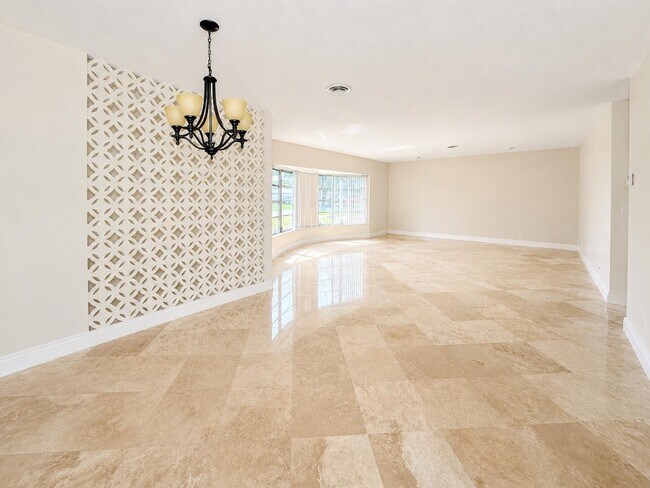 Photo - 461 SW 54th Ave