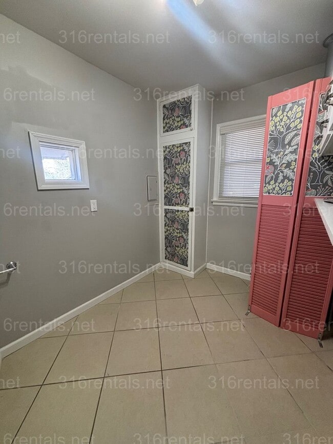 Photo - 3 bed 1 1/2 bath house available Now!!