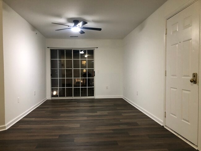 Building Photo - 261 Simpson Ave Unit 226