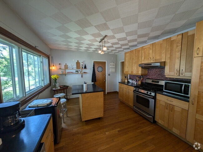 Building Photo - 85 Gladstone St Unit 3 Rental