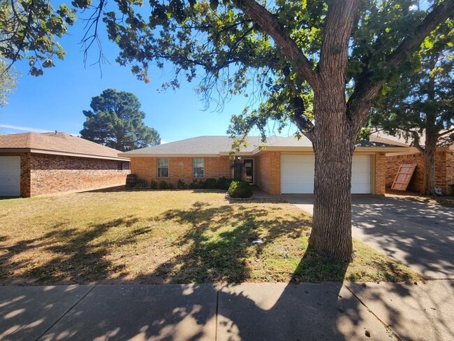 3 bed 2 bath 2 car garage, move in ready! - 3 bed 2 bath 2 car garage, move in ready!