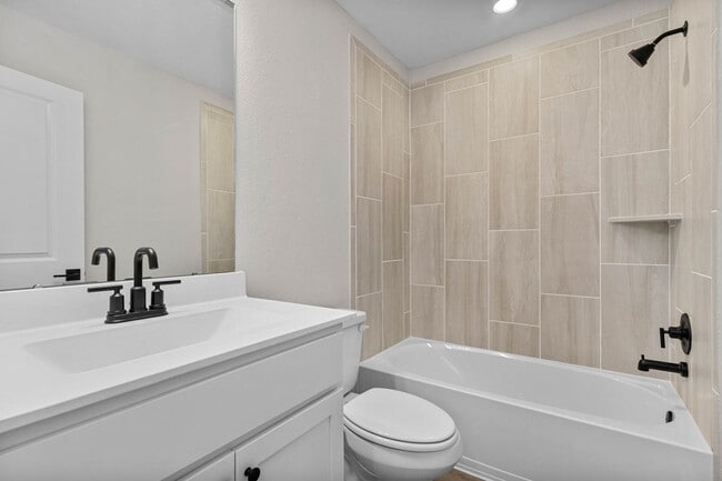 Building Photo - 1006 Whispering Winds Dr