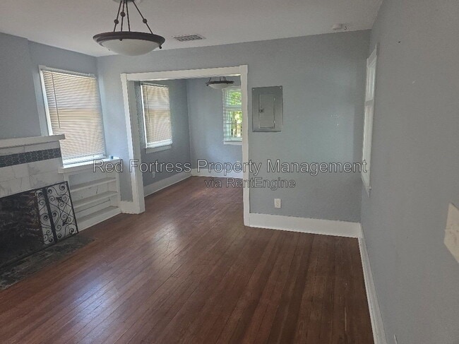 Photo - 1609 Poinsettia Ave