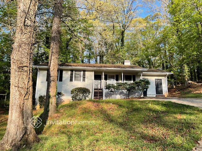 Building Photo - 1650 Lakeview Pl