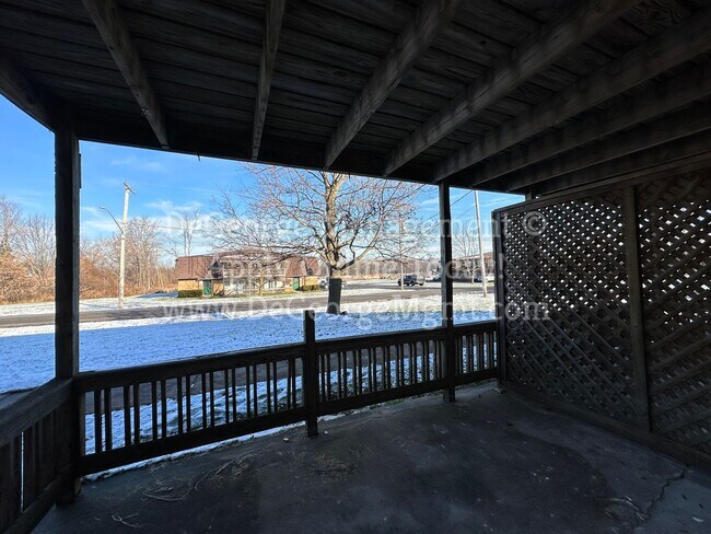 Canal Town Commons