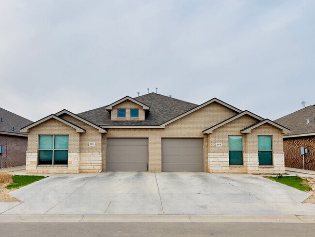Charming Townhome! - Charming Townhome!