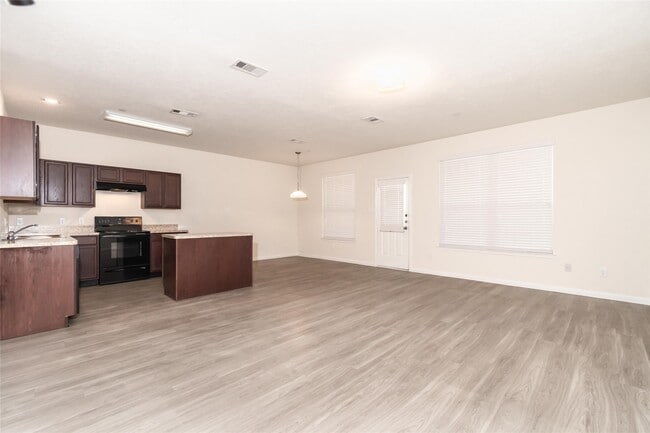 3931 Lexington Manor Ct