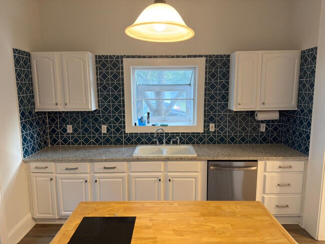 Photo - 302 N Sumner St