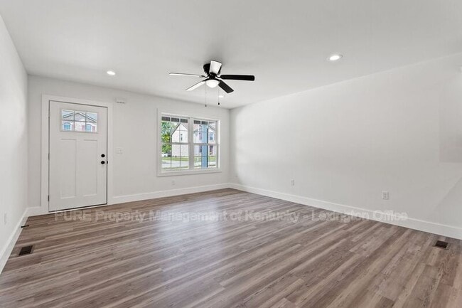 Photo - 312 Winding Branch Dr