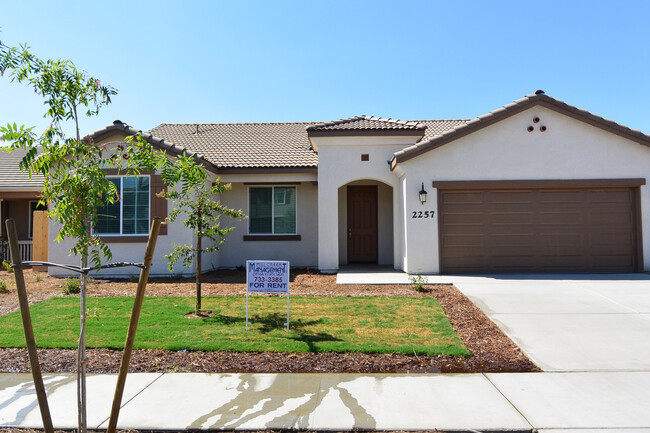 Newer 3 Bed/2 Bath w/GRANITE Counters & St... - Newer 3 Bed/2 Bath w/GRANITE Counters & St... Casa