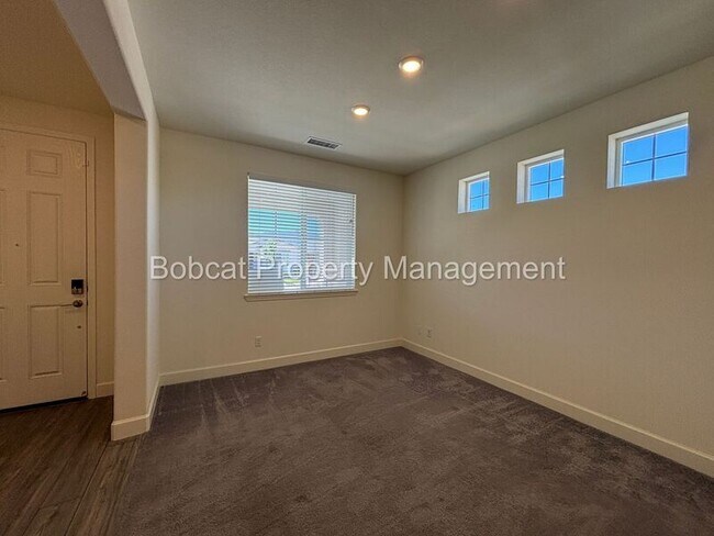 Photo - 1097 Dapple Dr