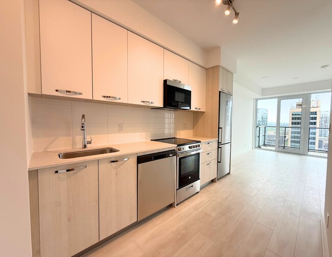 Photo - 75 James St S Unit 1403