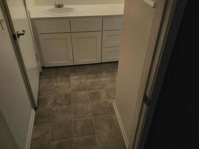 Building Photo - 1372 Nicolette Ave Unit #1636