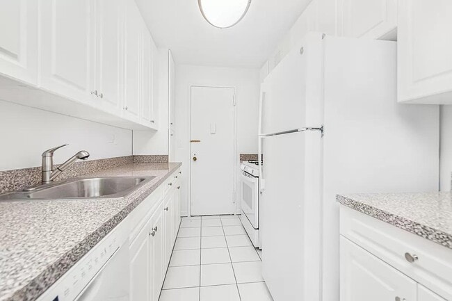 Photo - 3333 Henry Hudson Pkwy