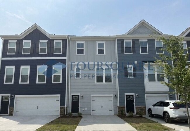 Building Photo - Scenic 3-Bed Townhome with Screened Porch, First Floor Storage & 1-Car Garage – Overlooking the G...