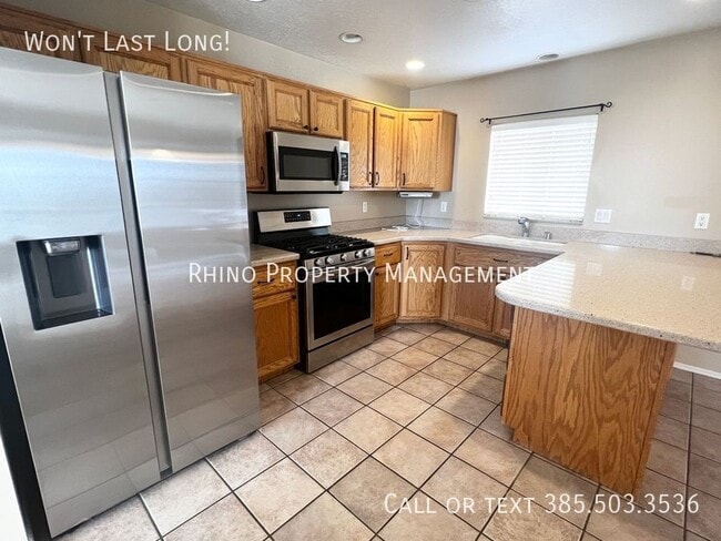 Photo - 460 E 3650 N