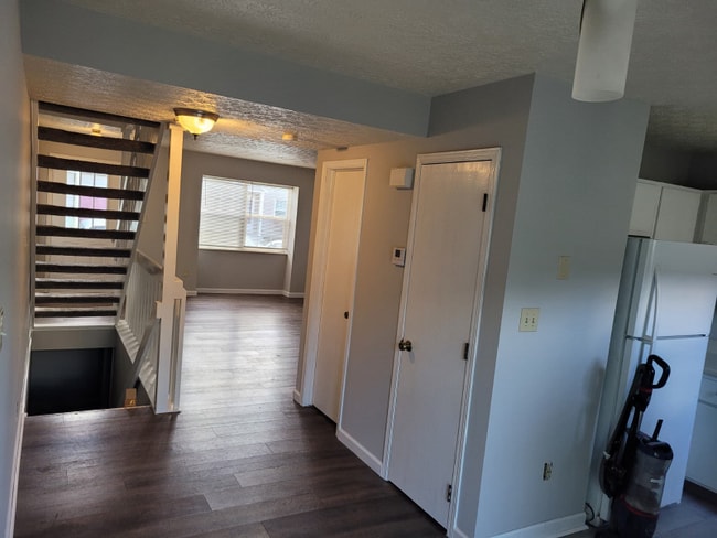 Photo - 872 Upholland Ln